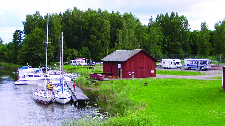 Blid från populära Nysäters gästhamn.Här finns en av de båtramper som finns i Säffle kommun.
