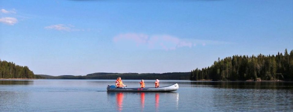 Paddla kanot i fin miljö